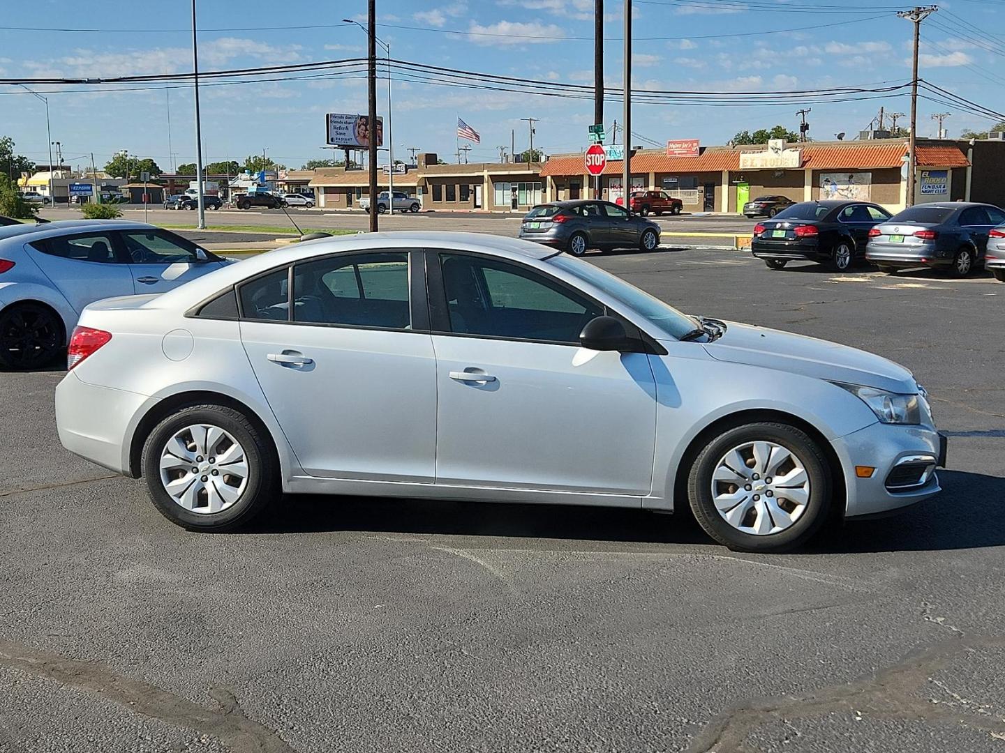 2015 Silver Ice Metallic /Jet Black/Medium Titanium, premium cloth Chevrolet Cruze LS (1G1PA5SG4F7) with an ENGINE, ECOTEC 1.8L VARIABLE VALVE TIMING DOHC 4-CYLINDER SEQUENTIAL MFI engine, located at 4711 Ave Q, Lubbock, TX, 79412, (806) 687-2362, 33.551304, -101.855293 - Photo#4