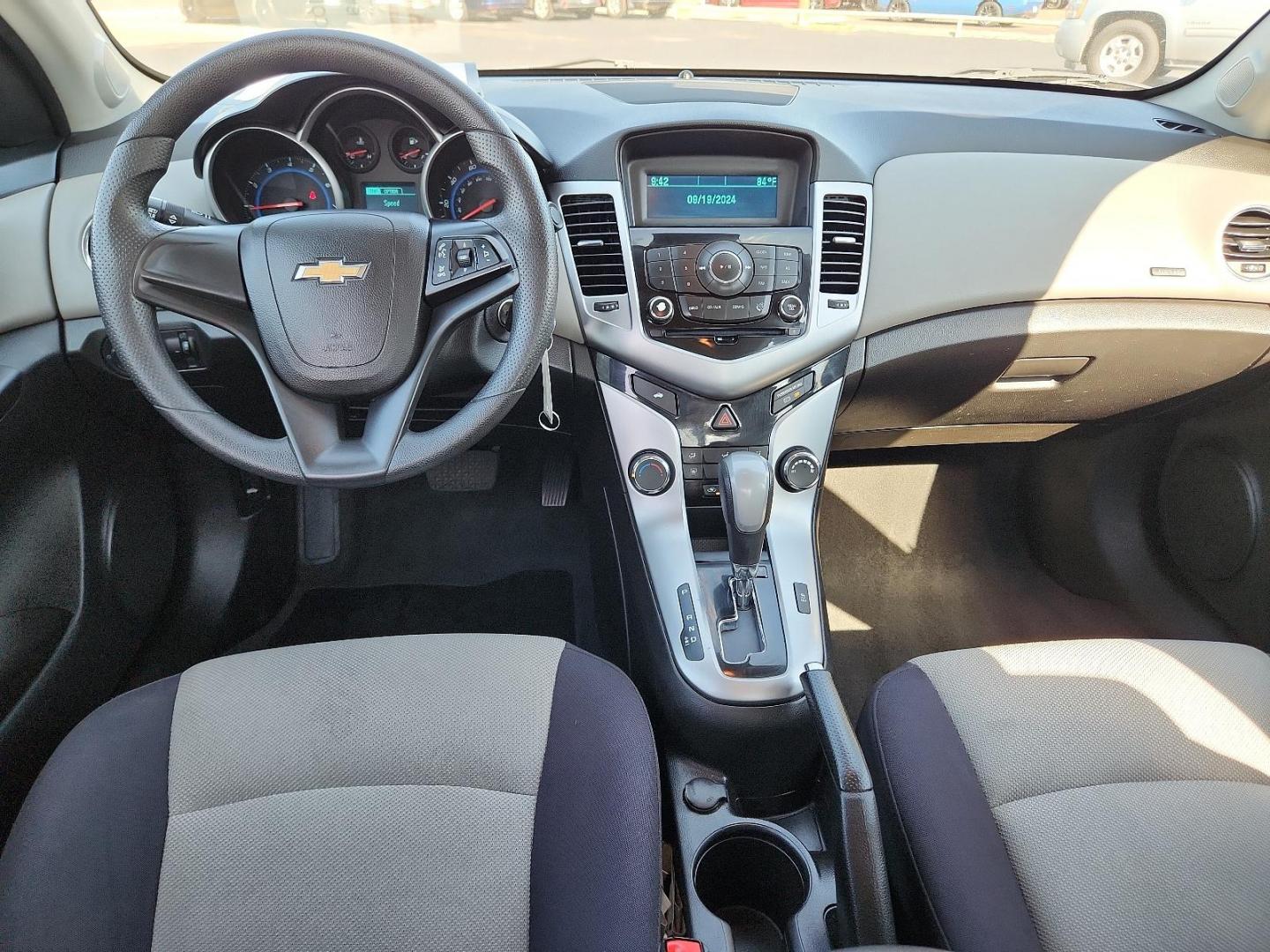 2015 Silver Ice Metallic /Jet Black/Medium Titanium, premium cloth Chevrolet Cruze LS (1G1PA5SG4F7) with an ENGINE, ECOTEC 1.8L VARIABLE VALVE TIMING DOHC 4-CYLINDER SEQUENTIAL MFI engine, located at 4711 Ave Q, Lubbock, TX, 79412, (806) 687-2362, 33.551304, -101.855293 - Photo#8