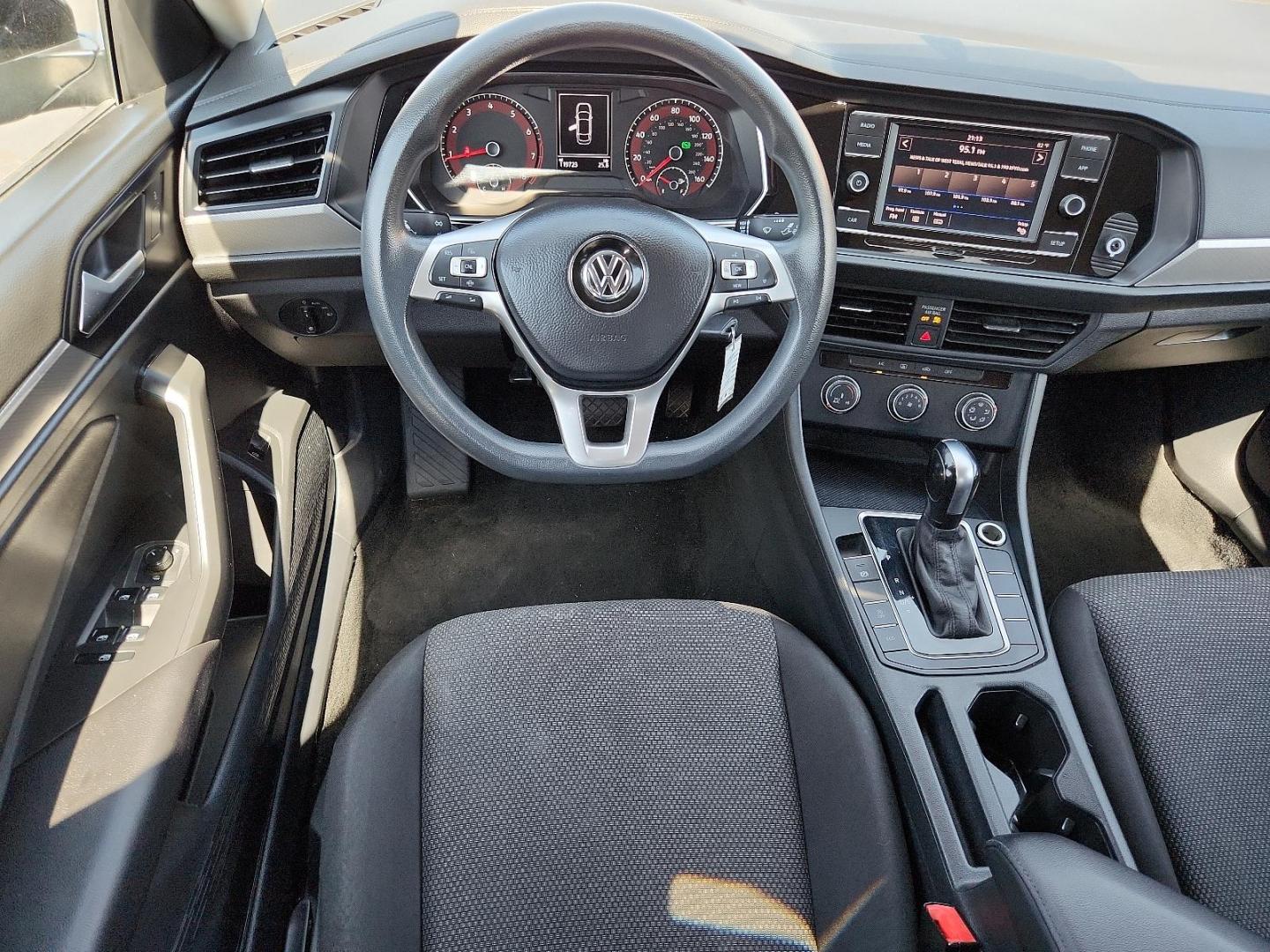 2019 Black Uni /Titan Black, cloth Volkswagen Jetta SE (3VWC57BU8KM) with an Engine: 1.4L TSI I-4 Turbocharged -inc: DOHC 16-valve, direct fuel injection engine, located at 4711 Ave Q, Lubbock, TX, 79412, (806) 687-2362, 33.551304, -101.855293 - Photo#11