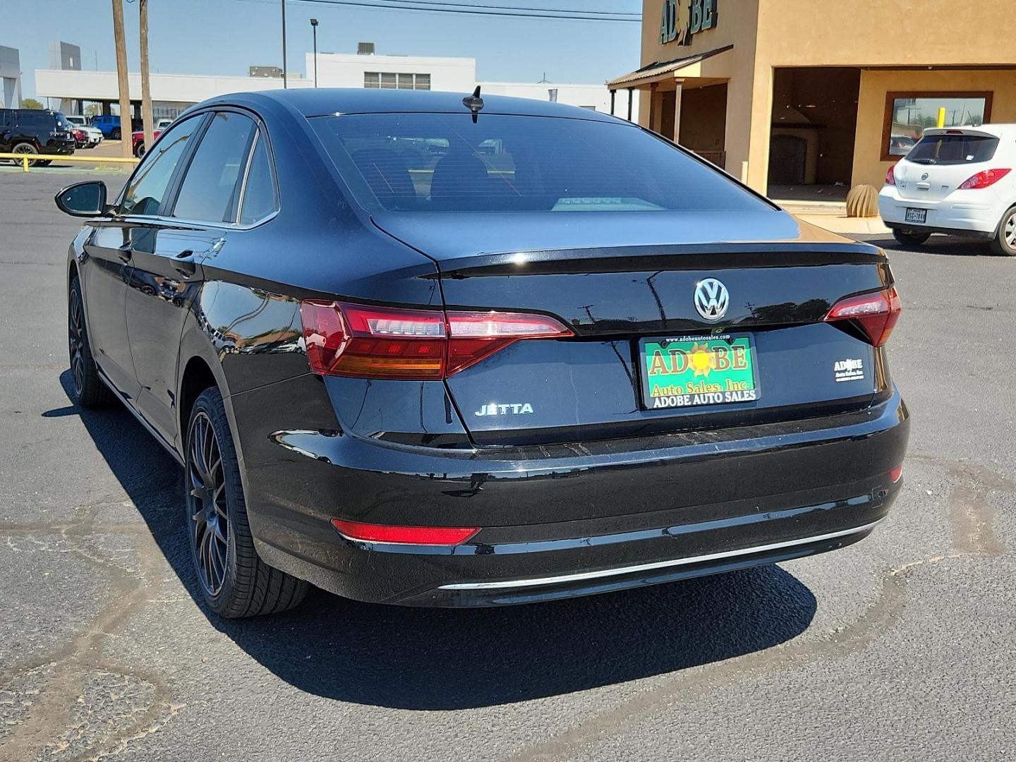 2019 Black Uni /Titan Black, cloth Volkswagen Jetta SE (3VWC57BU8KM) with an Engine: 1.4L TSI I-4 Turbocharged -inc: DOHC 16-valve, direct fuel injection engine, located at 4711 Ave Q, Lubbock, TX, 79412, (806) 687-2362, 33.551304, -101.855293 - Photo#2