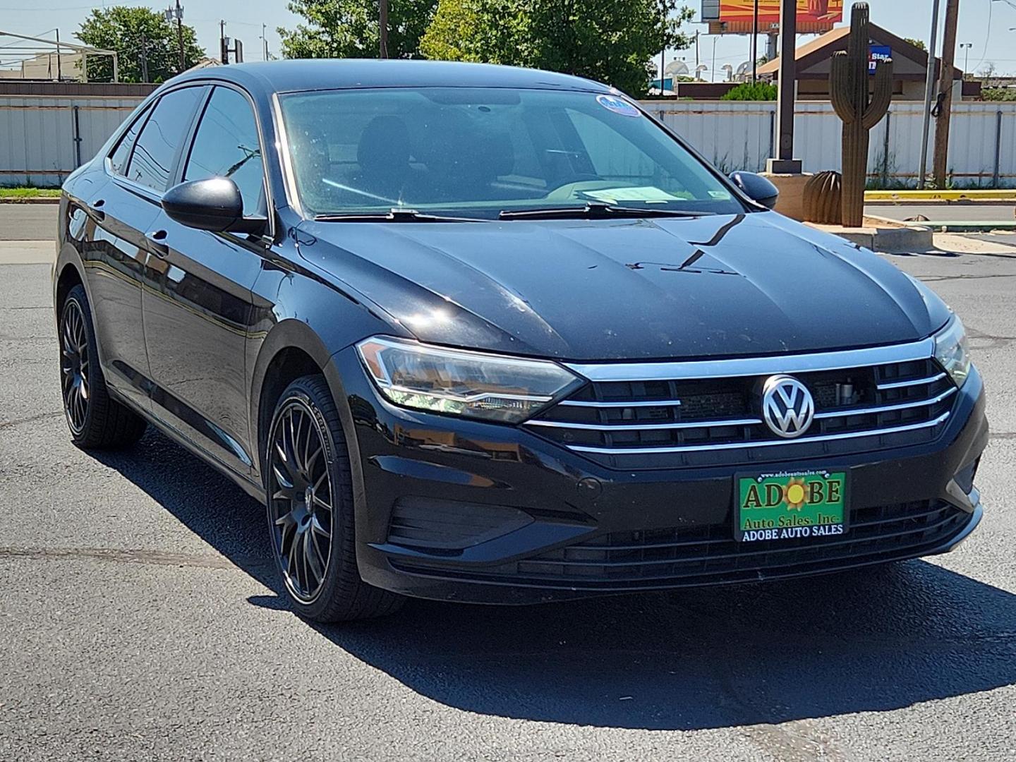 2019 Black Uni /Titan Black, cloth Volkswagen Jetta SE (3VWC57BU8KM) with an Engine: 1.4L TSI I-4 Turbocharged -inc: DOHC 16-valve, direct fuel injection engine, located at 4711 Ave Q, Lubbock, TX, 79412, (806) 687-2362, 33.551304, -101.855293 - Photo#5