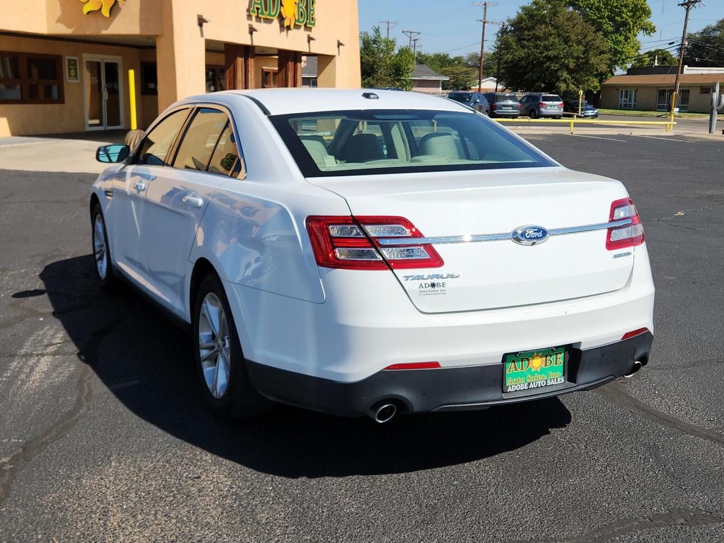 2016 Oxford White /Dune, cloth Ford Taurus SE (1FAHP2D83GG) with an ENGINE: 3.5L TI-VCT V6 (FFV) engine, located at 4711 Ave Q, Lubbock, TX, 79412, (806) 687-2362, 33.551304, -101.855293 - Photo#2