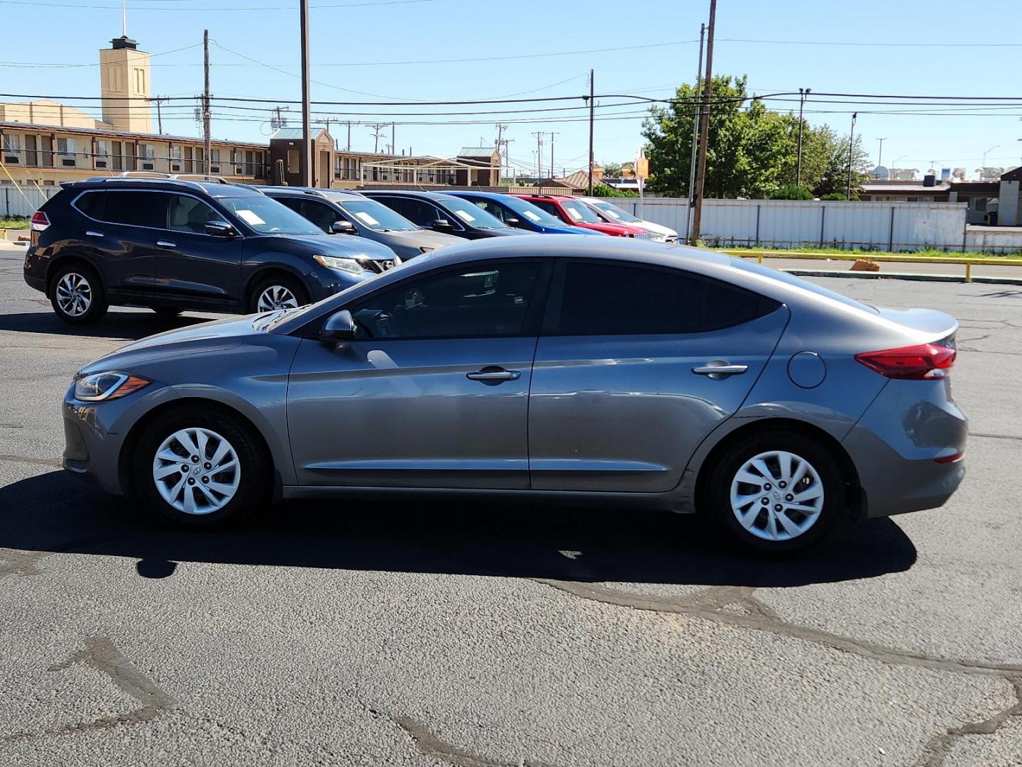 2018 Machine Gray /Gray, cloth Hyundai Elantra SE (5NPD74LF1JH) with an Engine: 2.0L DOHC 16V 4-Cylinder D-CVVT MPI engine, located at 4711 Ave Q, Lubbock, TX, 79412, (806) 687-2362, 33.551304, -101.855293 - Photo#1