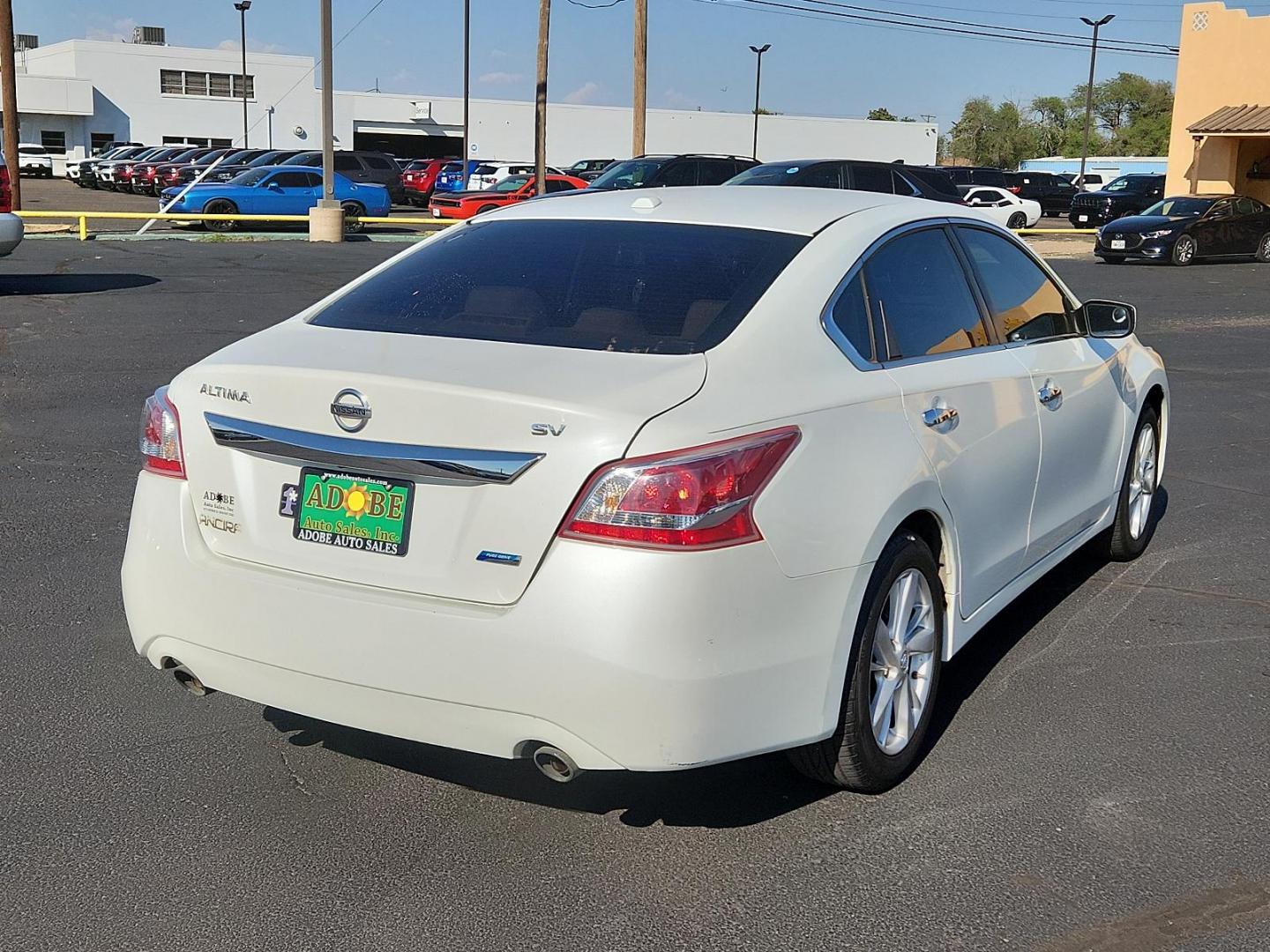 2013 Pearl White /Charcoal Cloth Interior Nissan Altima 2.5 SV (1N4AL3AP3DN) with an 2.5L DOHC 16-valve I4 engine engine, located at 4711 Ave Q, Lubbock, TX, 79412, (806) 687-2362, 33.551304, -101.855293 - Photo#3