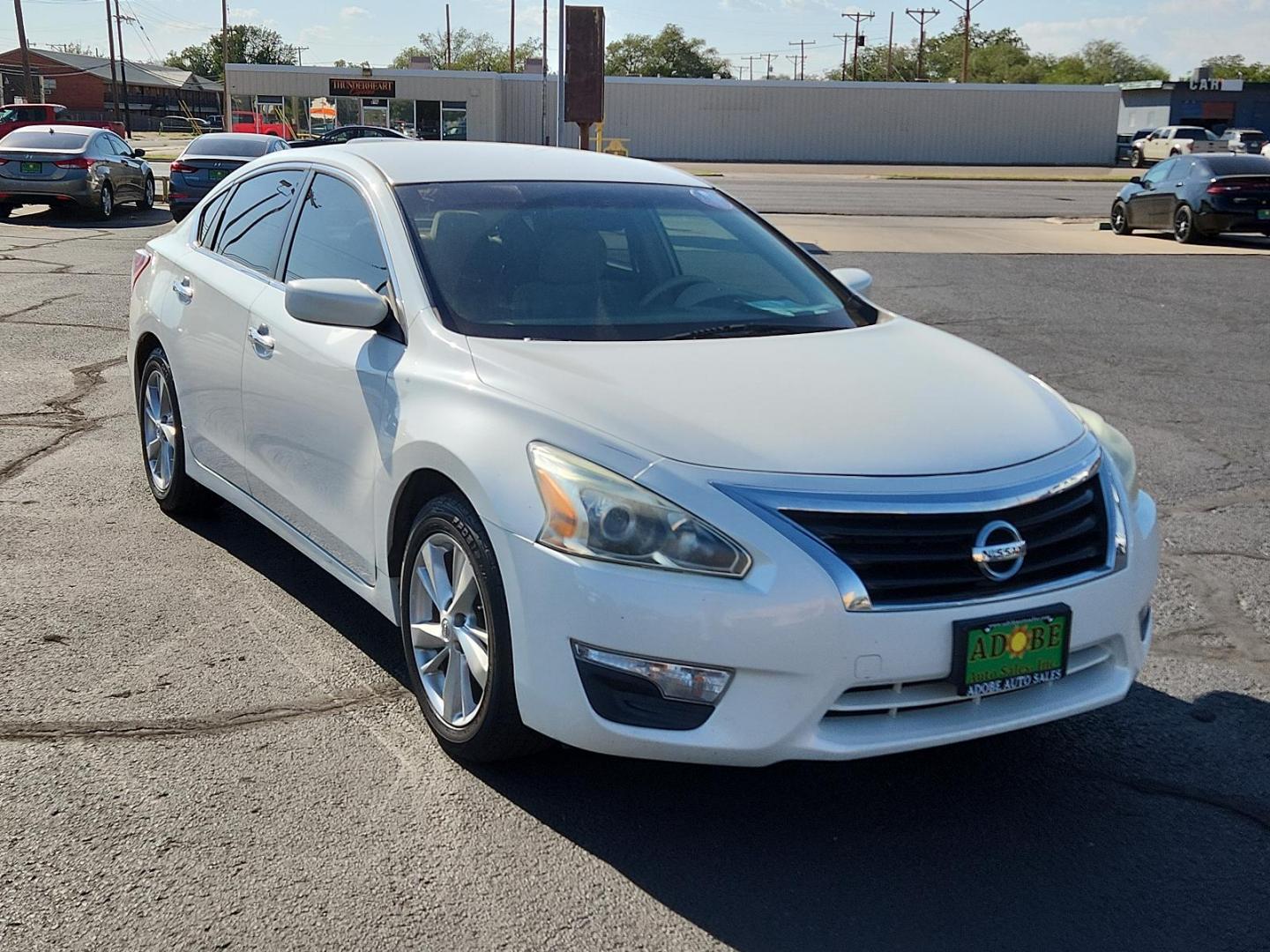 2013 Pearl White /Charcoal Cloth Interior Nissan Altima 2.5 SV (1N4AL3AP3DN) with an 2.5L DOHC 16-valve I4 engine engine, located at 4711 Ave Q, Lubbock, TX, 79412, (806) 687-2362, 33.551304, -101.855293 - Photo#5