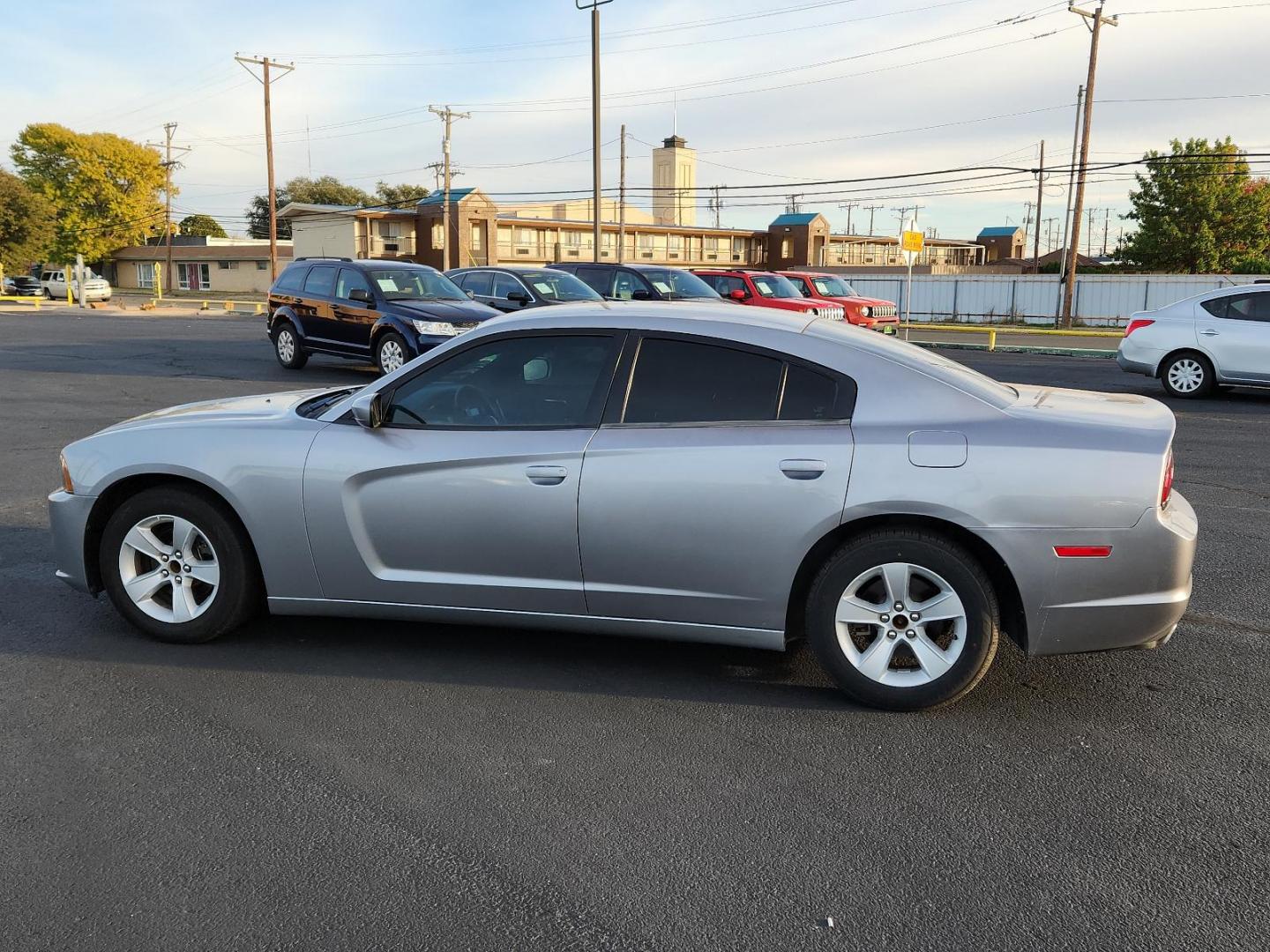 2014 Billet Silver Metallic CC Dodge Charger SE (2C3CDXBG1EH) with an ENGINE: 3.6L V6 24V VVT engine, located at 4711 Ave Q, Lubbock, TX, 79412, (806) 687-2362, 33.551304, -101.855293 - Photo#5