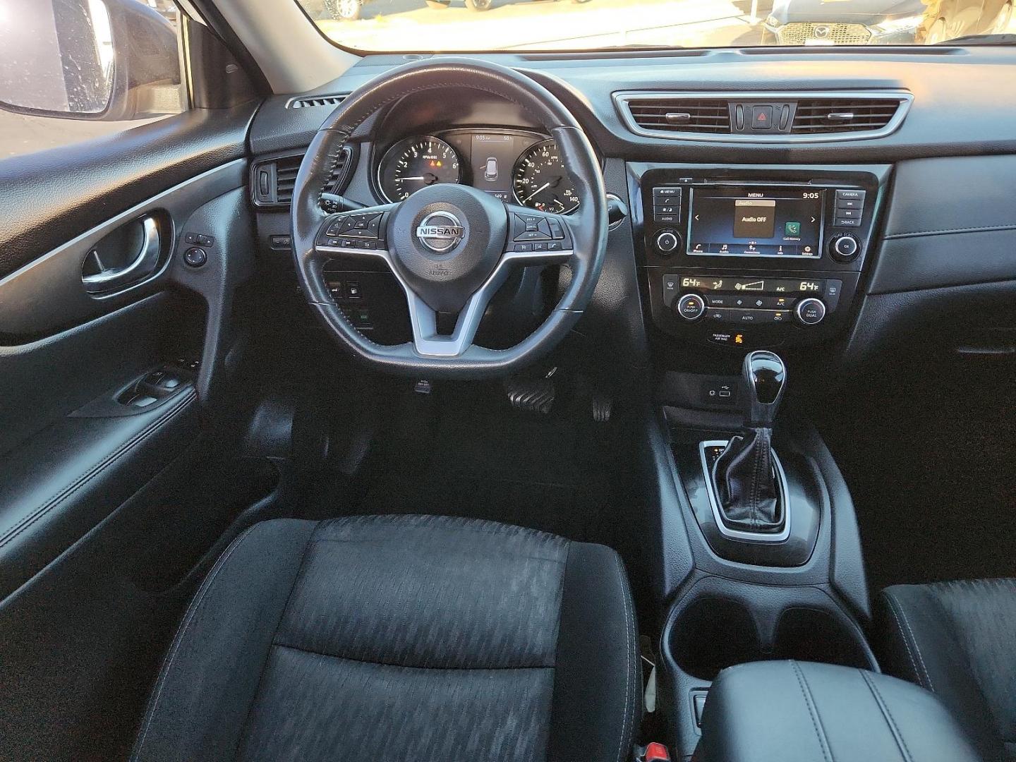 2018 Pearl White /Charcoal, cloth Nissan Rogue SV (KNMAT2MT6JP) with an Engine: 2.5L DOHC 16-Valve I4 -inc: ECO mode engine, located at 4711 Ave Q, Lubbock, TX, 79412, (806) 687-2362, 33.551304, -101.855293 - Photo#9