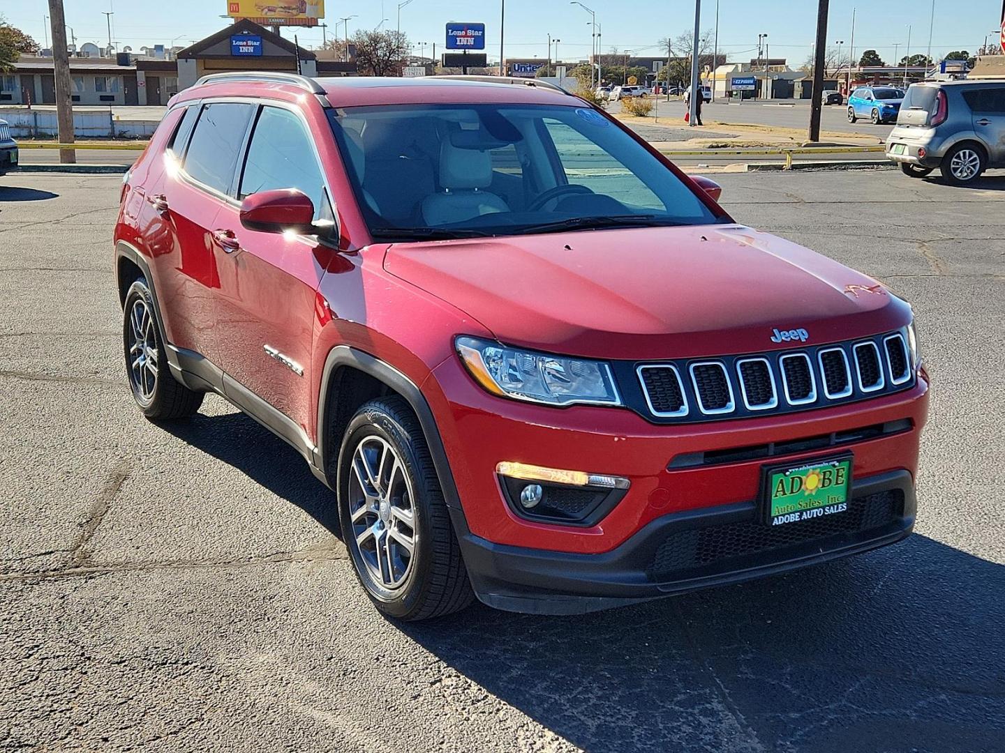 2018 Redline Pearlcoat - PRM /Ski Gray/Black - G7XS Jeep Compass Latitude w/Sun/Wheel Pkg (3C4NJCBB8JT) with an ENGINE: 2.4L I4 ZERO EVAP M-AIR W/ESS engine, located at 4711 Ave Q, Lubbock, TX, 79412, (806) 687-2362, 33.551304, -101.855293 - Photo#5