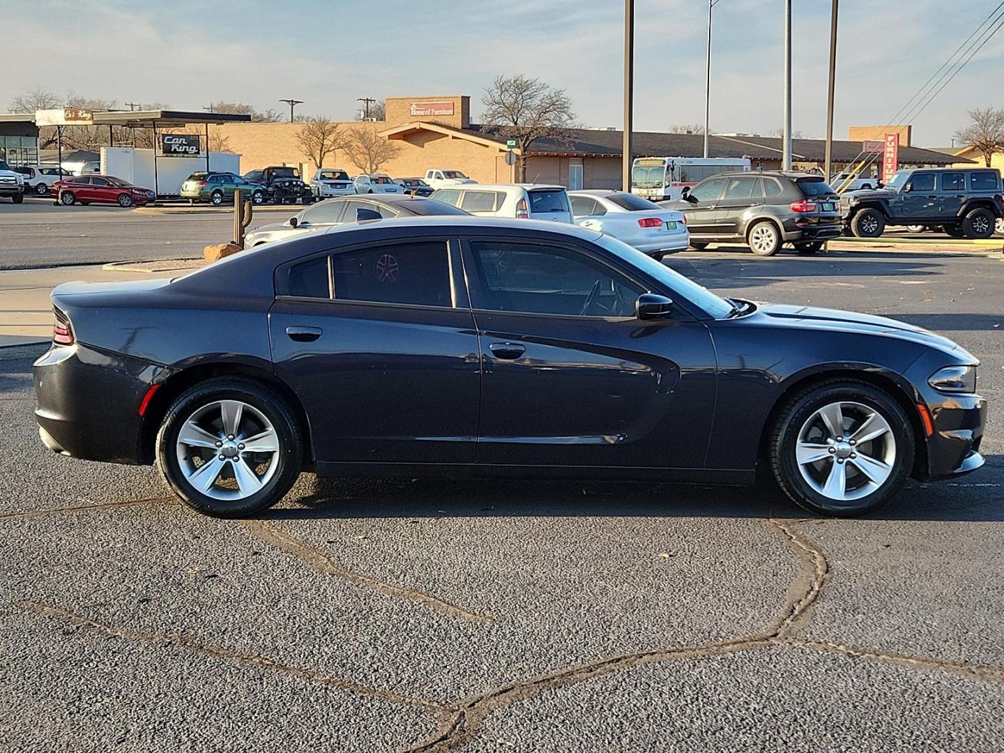 2018 Maximum Steel Metallic Clear Coat Dodge Charger SXT Plus (2C3CDXHG0JH) with an ENGINE: 3.6L V6 24V VVT engine, located at 4711 Ave Q, Lubbock, TX, 79412, (806) 687-2362, 33.551304, -101.855293 - Photo#4