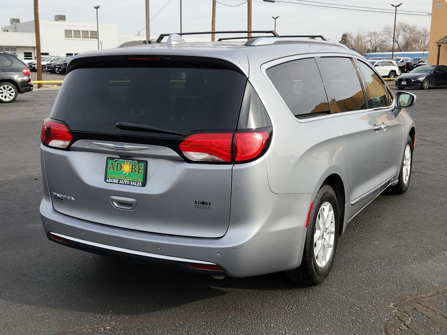 2020 SILVER Chrysler Pacifica Touring L (2C4RC1BG9LR) with an ENGINE: 3.6L V6 24V VVT UPG I W/ESS engine, located at 4711 Ave Q, Lubbock, TX, 79412, (806) 687-2362, 33.551304, -101.855293 - Photo#3