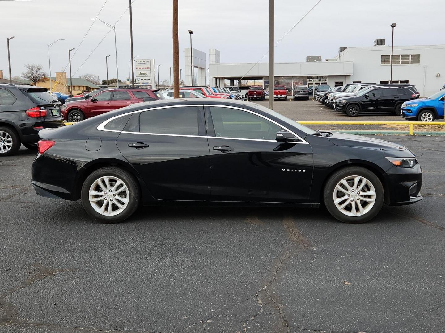 2016 BLACK Chevrolet Malibu LT (1G1ZE5STXGF) with an ENGINE, 1.5L TURBO DOHC 4-CYLINDER DI engine, located at 4711 Ave Q, Lubbock, TX, 79412, (806) 687-2362, 33.551304, -101.855293 - Photo#4