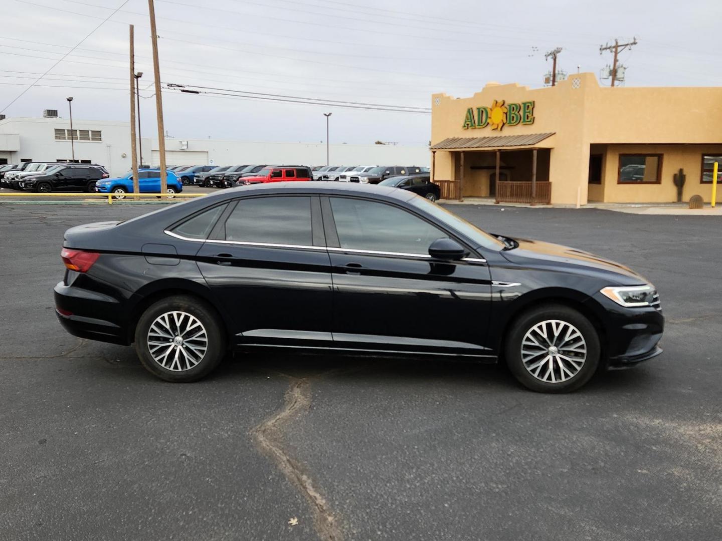 2019 BLACK Volkswagen Jetta SEL (3VWE57BUXKM) with an Engine: 1.4L TSI I-4 Turbocharged -inc: DOHC 16-valve, direct fuel injection engine, located at 4711 Ave Q, Lubbock, TX, 79412, (806) 687-2362, 33.551304, -101.855293 - Photo#4