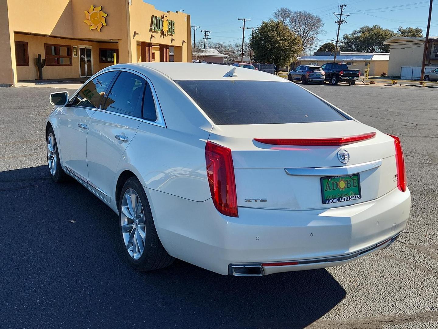 2014 White Diamond Tricoat Cadillac XTS Luxury (2G61M5S33E9) with an ENGINE, 3.6L SIDI DOHC V6 VVT engine, located at 4711 Ave Q, Lubbock, TX, 79412, (806) 687-2362, 33.551304, -101.855293 - Photo#2