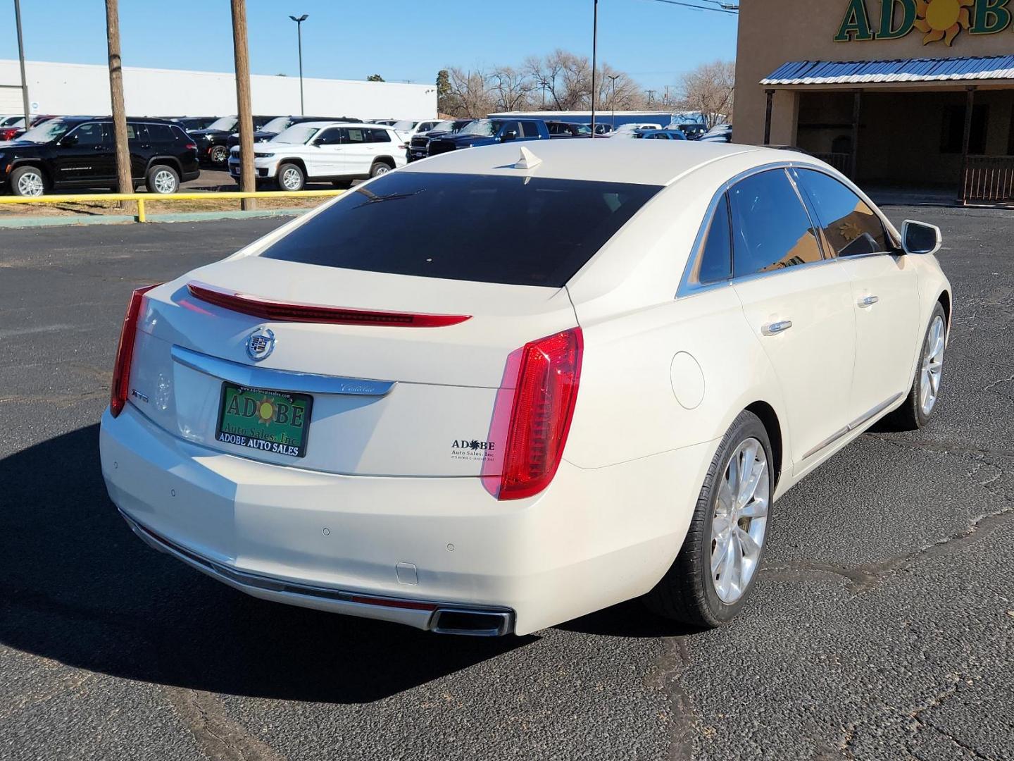 2014 White Diamond Tricoat Cadillac XTS Luxury (2G61M5S33E9) with an ENGINE, 3.6L SIDI DOHC V6 VVT engine, located at 4711 Ave Q, Lubbock, TX, 79412, (806) 687-2362, 33.551304, -101.855293 - Photo#3