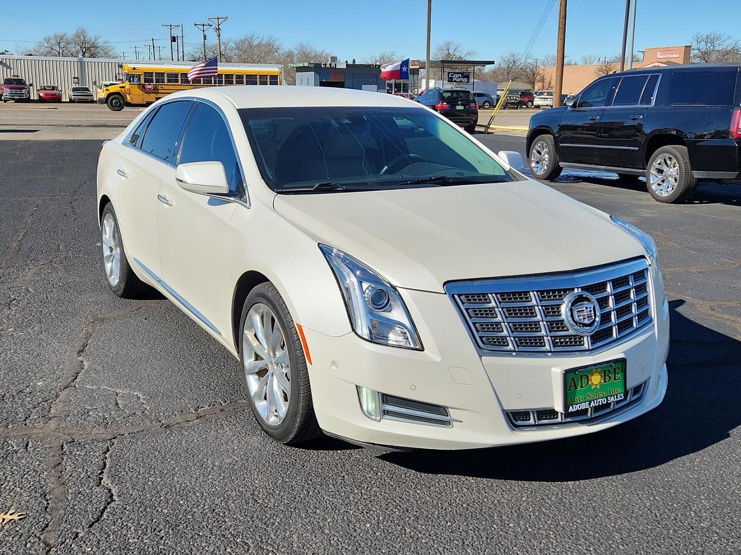 2014 White Diamond Tricoat Cadillac XTS Luxury (2G61M5S33E9) with an ENGINE, 3.6L SIDI DOHC V6 VVT engine, located at 4711 Ave Q, Lubbock, TX, 79412, (806) 687-2362, 33.551304, -101.855293 - Photo#5