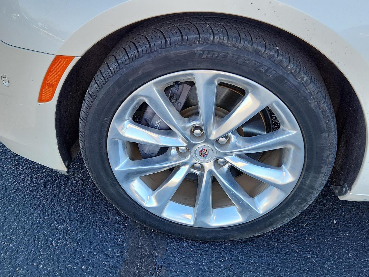 2014 White Diamond Tricoat Cadillac XTS Luxury (2G61M5S33E9) with an ENGINE, 3.6L SIDI DOHC V6 VVT engine, located at 4711 Ave Q, Lubbock, TX, 79412, (806) 687-2362, 33.551304, -101.855293 - Photo#6