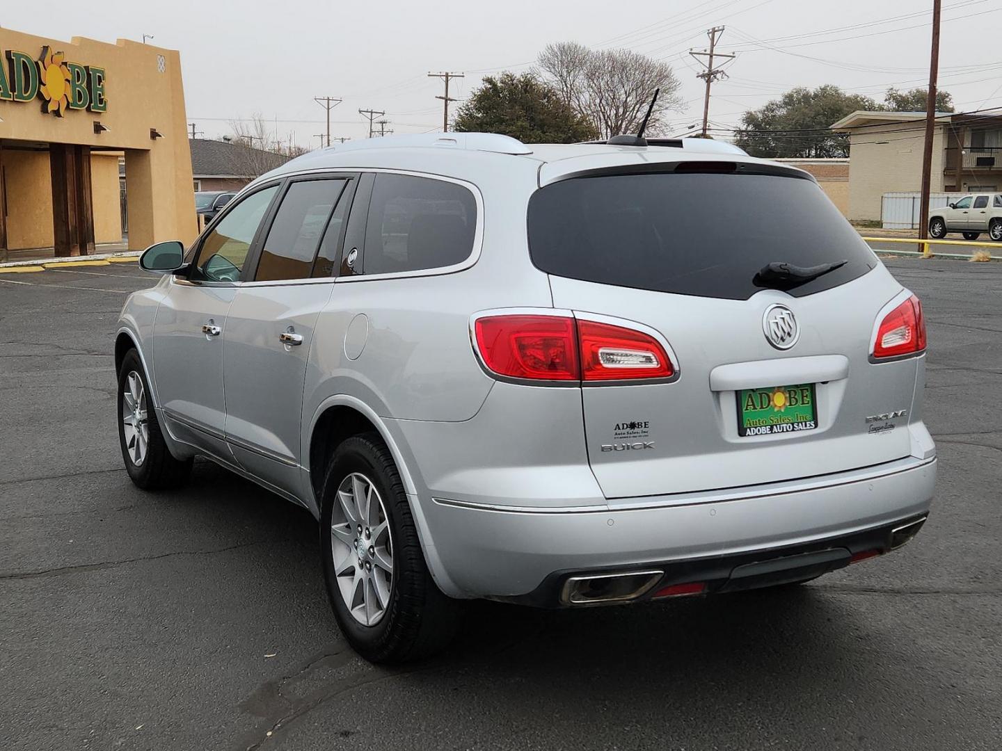 2017 SILVER Buick Enclave Leather (5GAKRBKD2HJ) with an ENGINE, 3.6L VARIABLE VALVE TIMING V6 WITH SIDI (SPARK IGNITION DIRECT INJECTION), DOHC engine, located at 4711 Ave Q, Lubbock, TX, 79412, (806) 687-2362, 33.551304, -101.855293 - Photo#2