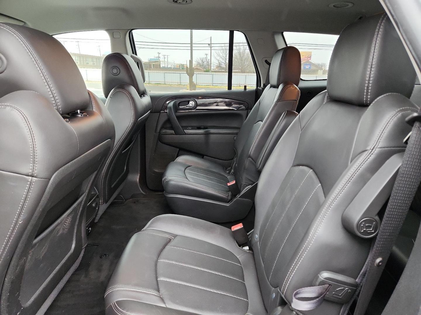 2017 SILVER Buick Enclave Leather (5GAKRBKD2HJ) with an ENGINE, 3.6L VARIABLE VALVE TIMING V6 WITH SIDI (SPARK IGNITION DIRECT INJECTION), DOHC engine, located at 4711 Ave Q, Lubbock, TX, 79412, (806) 687-2362, 33.551304, -101.855293 - Photo#8