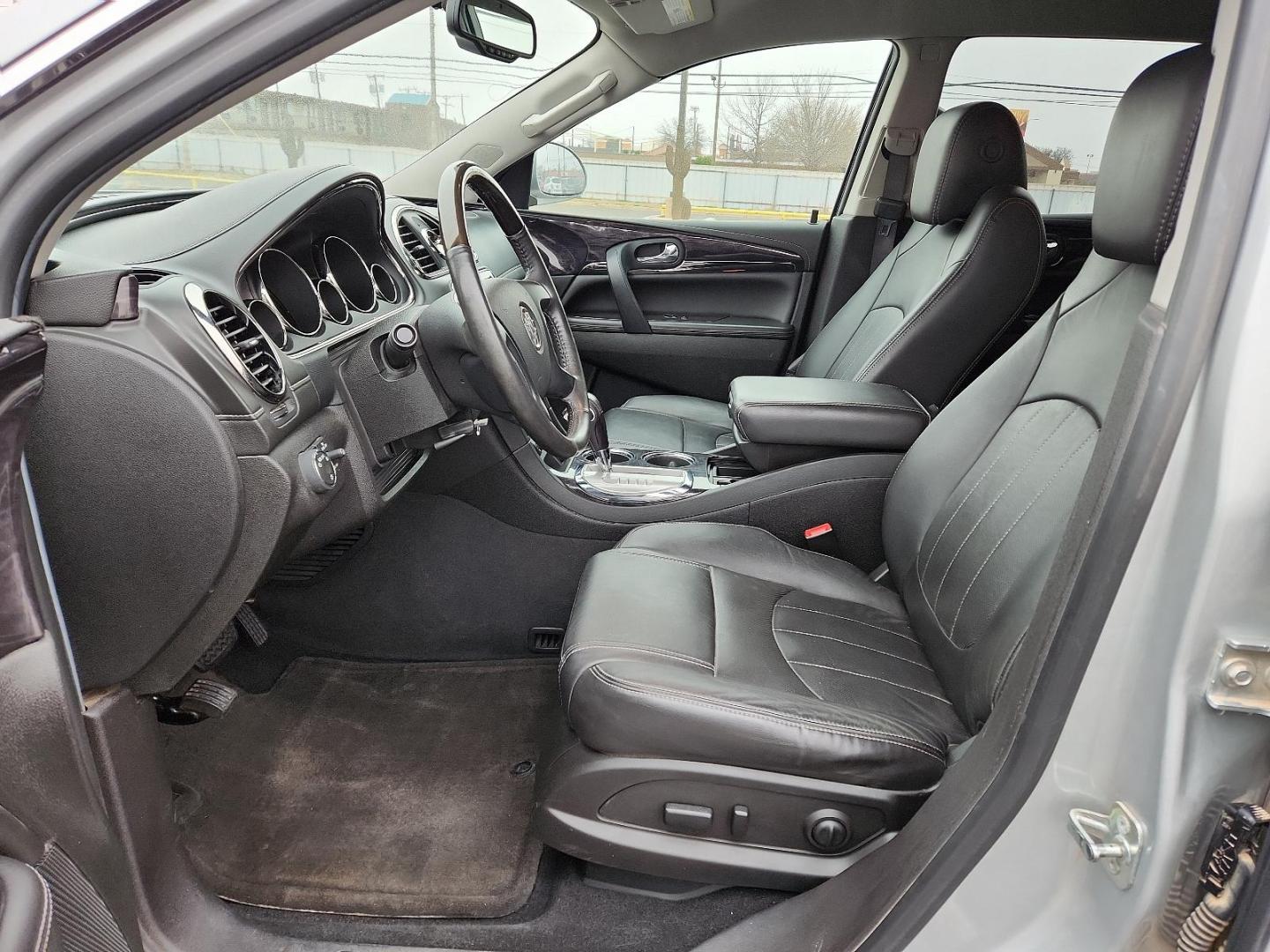 2017 SILVER Buick Enclave Leather (5GAKRBKD2HJ) with an ENGINE, 3.6L VARIABLE VALVE TIMING V6 WITH SIDI (SPARK IGNITION DIRECT INJECTION), DOHC engine, located at 4711 Ave Q, Lubbock, TX, 79412, (806) 687-2362, 33.551304, -101.855293 - Photo#10