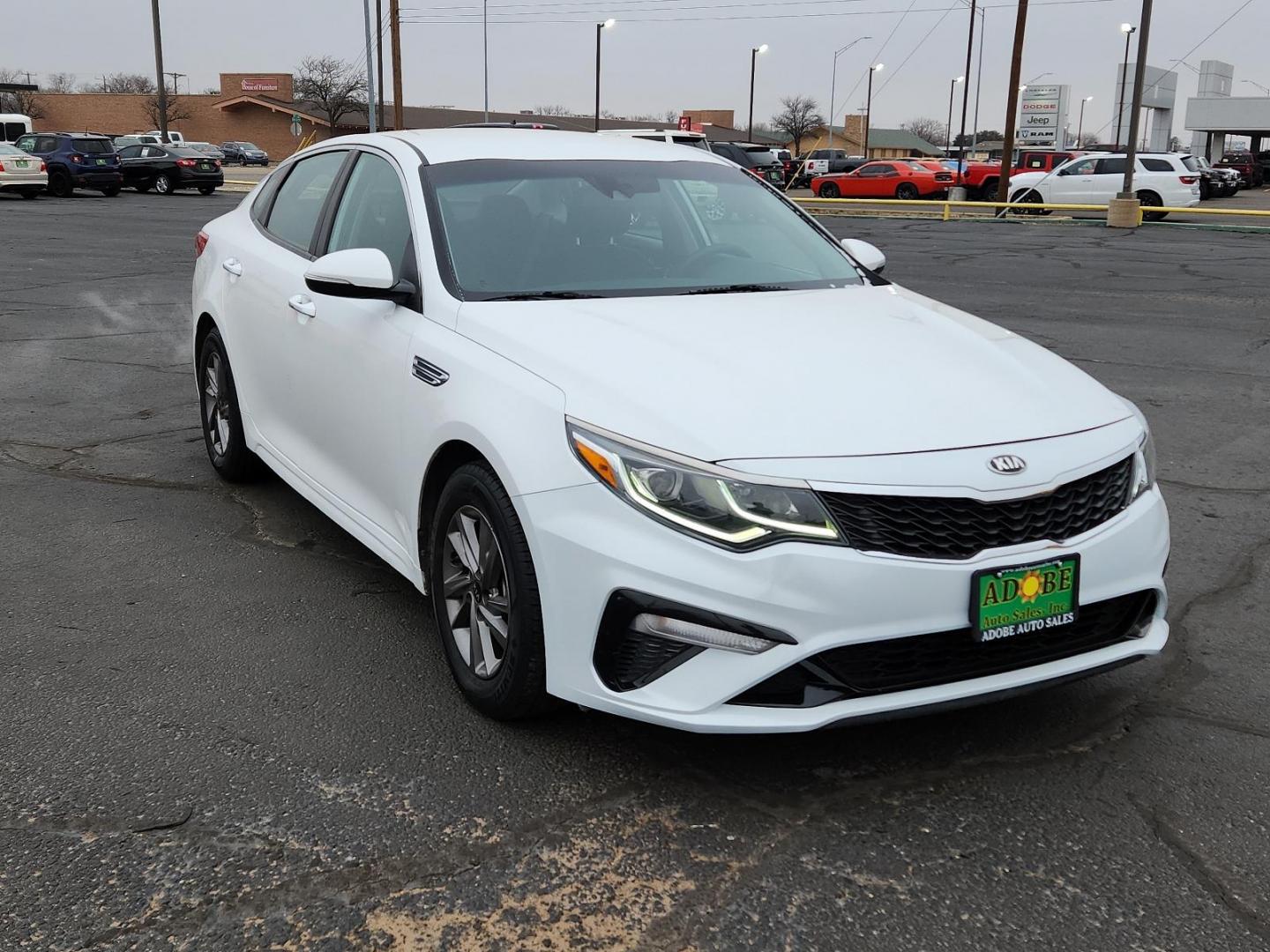 2020 WHITE Kia Optima LX (5XXGT4L34LG) with an Engine: 2.4L DOHC I4 GDI engine, located at 4711 Ave Q, Lubbock, TX, 79412, (806) 687-2362, 33.551304, -101.855293 - Photo#5