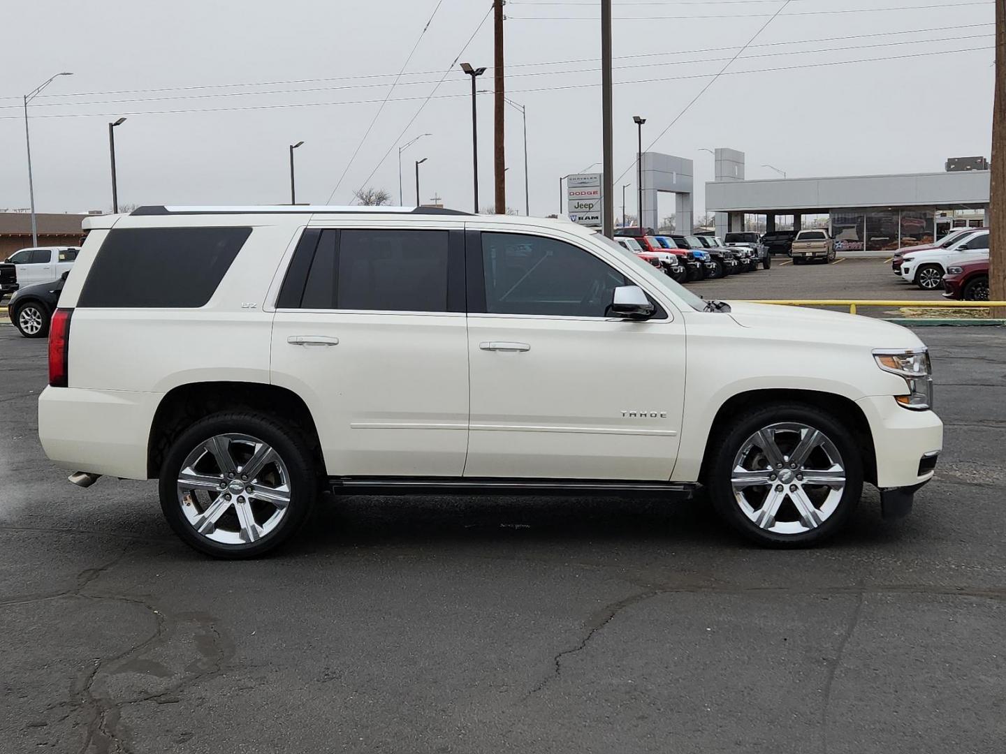 2015 WHITE Chevrolet Tahoe LTZ (1GNSCCKCXFR) with an ENGINE, 5.3L ECOTEC3 V8 WITH ACTIVE FUEL MANAGEMENT, DIRECT INJECTION AND VARIABLE VALVE TIMING engine, located at 4711 Ave Q, Lubbock, TX, 79412, (806) 687-2362, 33.551304, -101.855293 - Photo#4