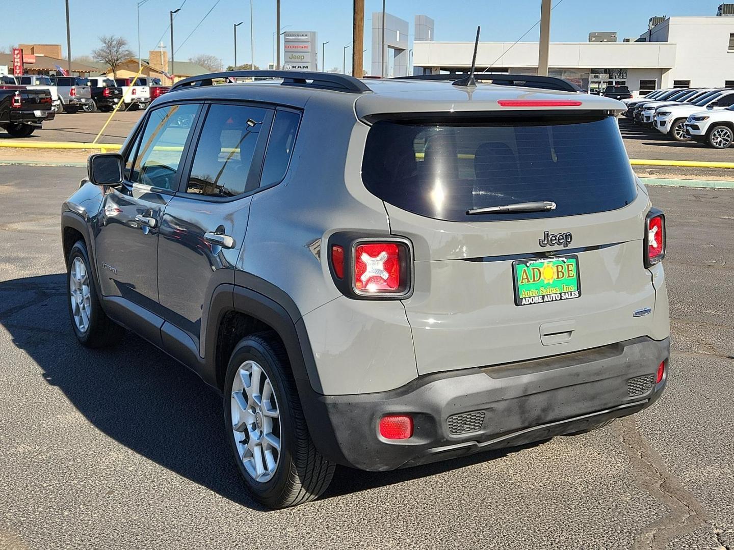 2019 GRAY Jeep Renegade Latitude (ZACNJABB0KP) with an ENGINE: 2.4L I4 ZERO EVAP M-AIR engine, located at 4711 Ave Q, Lubbock, TX, 79412, (806) 687-2362, 33.551304, -101.855293 - Photo#2