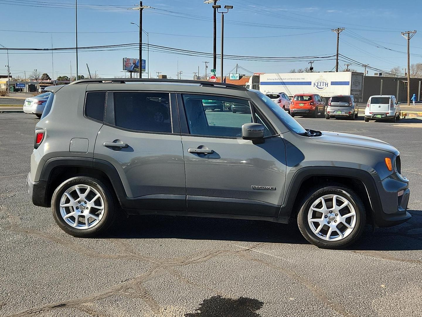 2019 GRAY Jeep Renegade Latitude (ZACNJABB0KP) with an ENGINE: 2.4L I4 ZERO EVAP M-AIR engine, located at 4711 Ave Q, Lubbock, TX, 79412, (806) 687-2362, 33.551304, -101.855293 - Photo#4