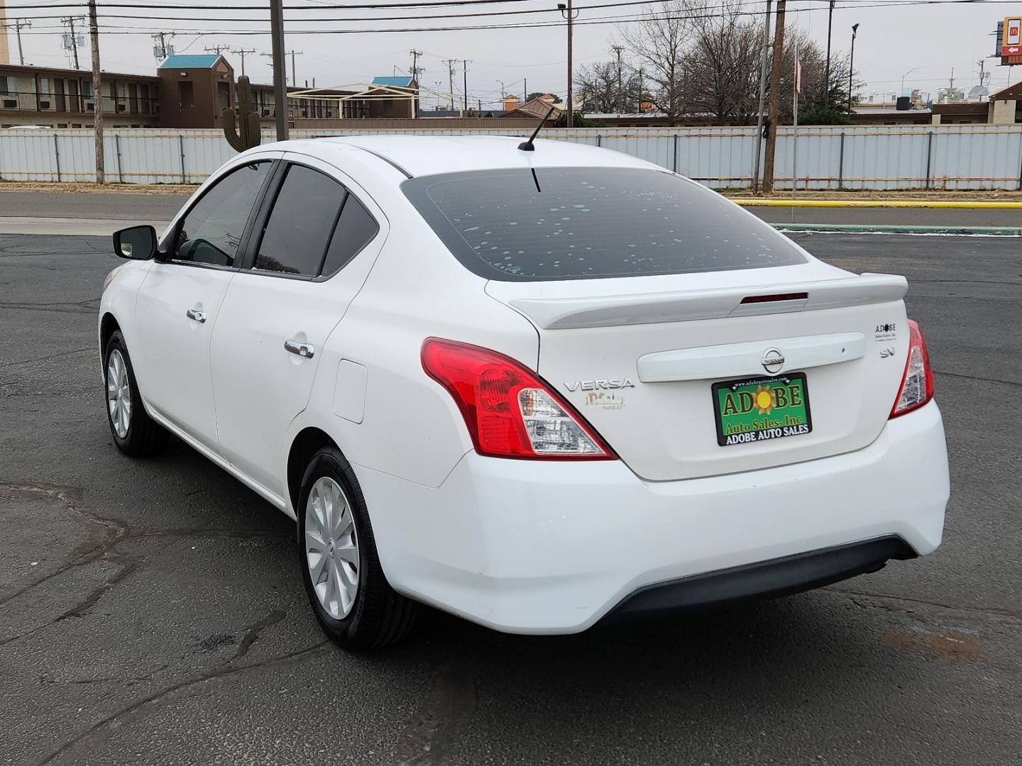 2017 WHITE Nissan Versa Sedan SV (3N1CN7AP7HL) with an Engine: 1.6L DOHC 16 Valve 4-Cylinder engine, located at 4711 Ave Q, Lubbock, TX, 79412, (806) 687-2362, 33.551304, -101.855293 - Photo#2