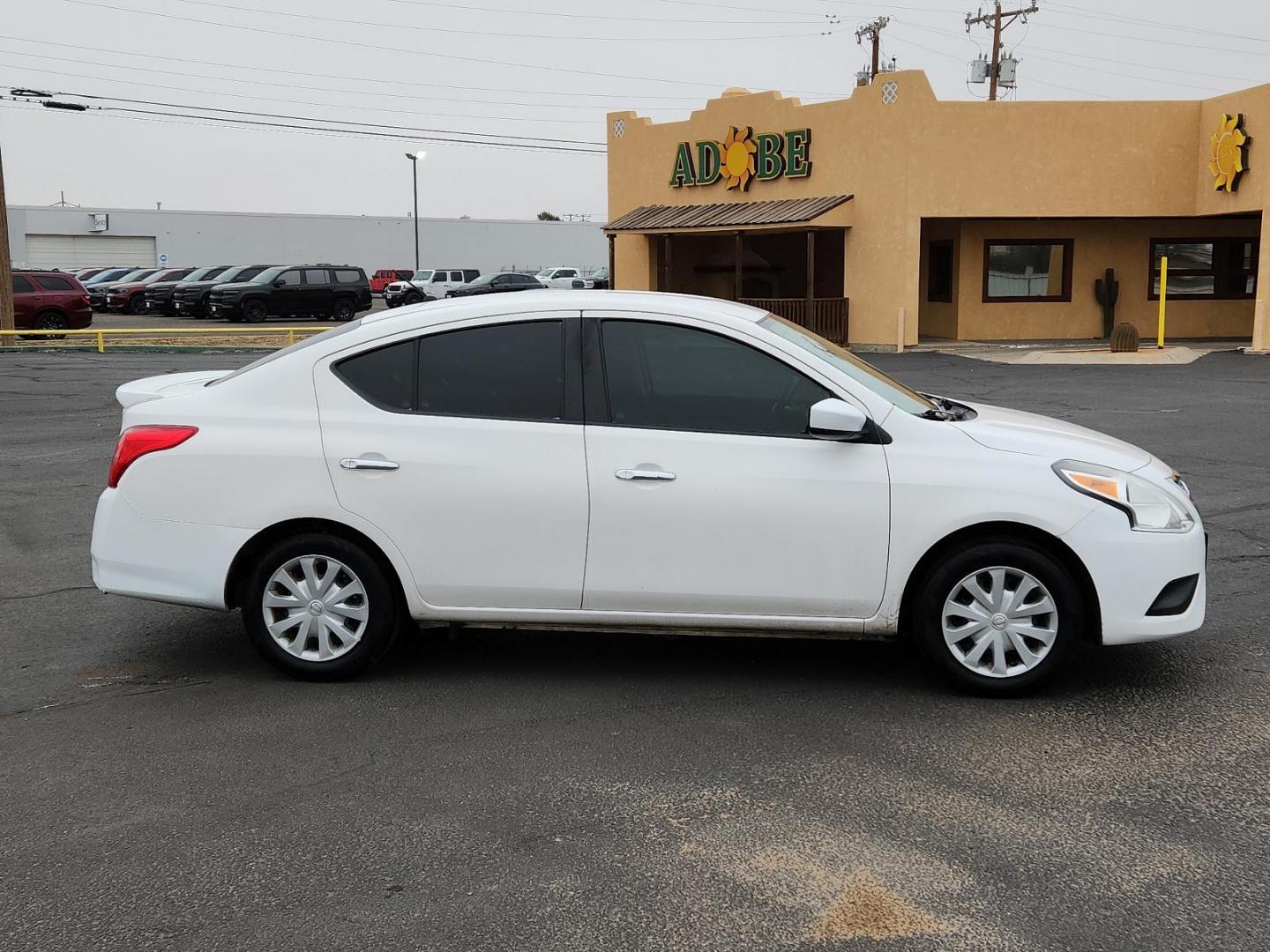 2017 WHITE Nissan Versa Sedan SV (3N1CN7AP7HL) with an Engine: 1.6L DOHC 16 Valve 4-Cylinder engine, located at 4711 Ave Q, Lubbock, TX, 79412, (806) 687-2362, 33.551304, -101.855293 - Photo#4