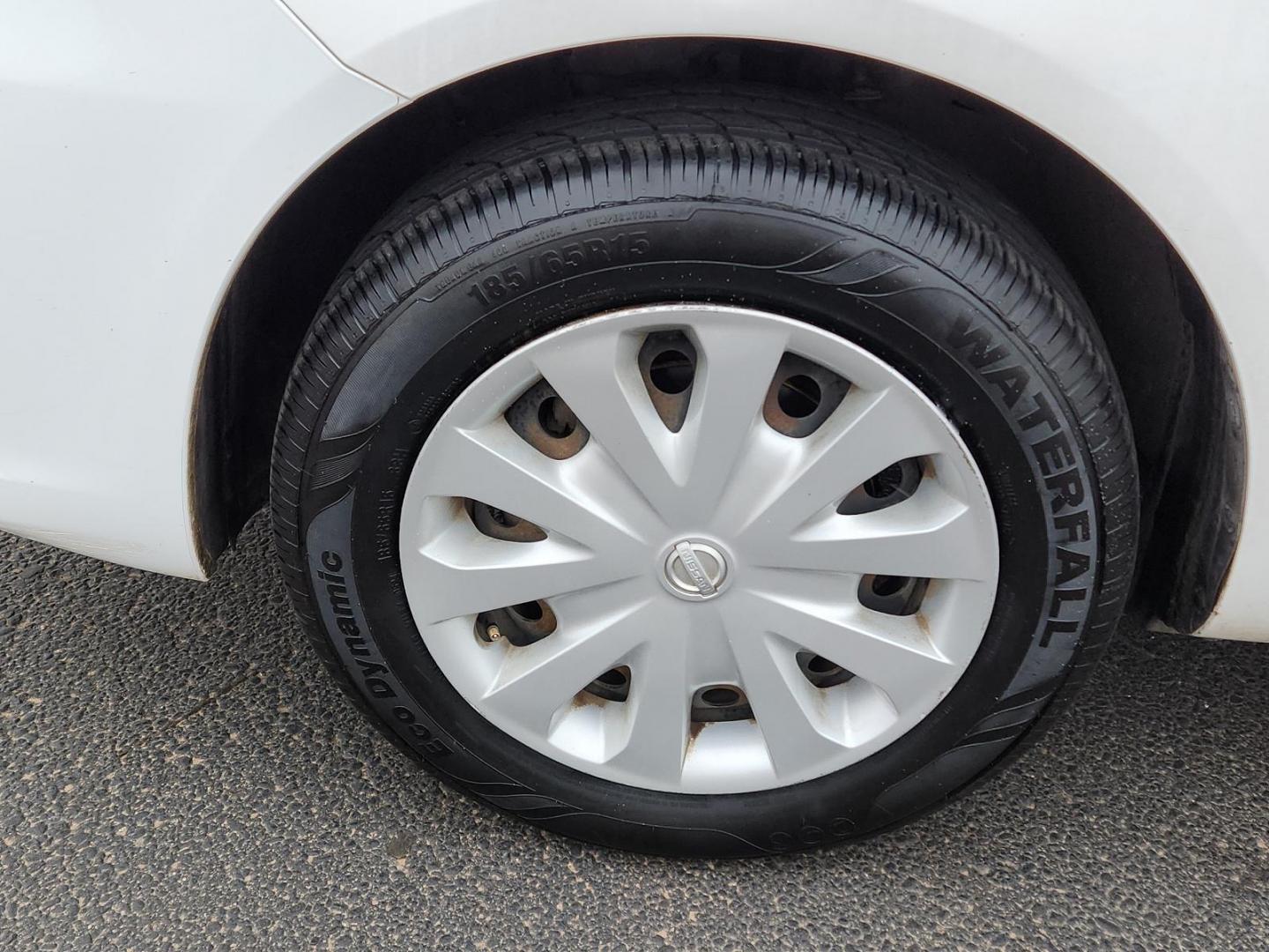 2017 WHITE Nissan Versa Sedan SV (3N1CN7AP7HL) with an Engine: 1.6L DOHC 16 Valve 4-Cylinder engine, located at 4711 Ave Q, Lubbock, TX, 79412, (806) 687-2362, 33.551304, -101.855293 - Photo#6