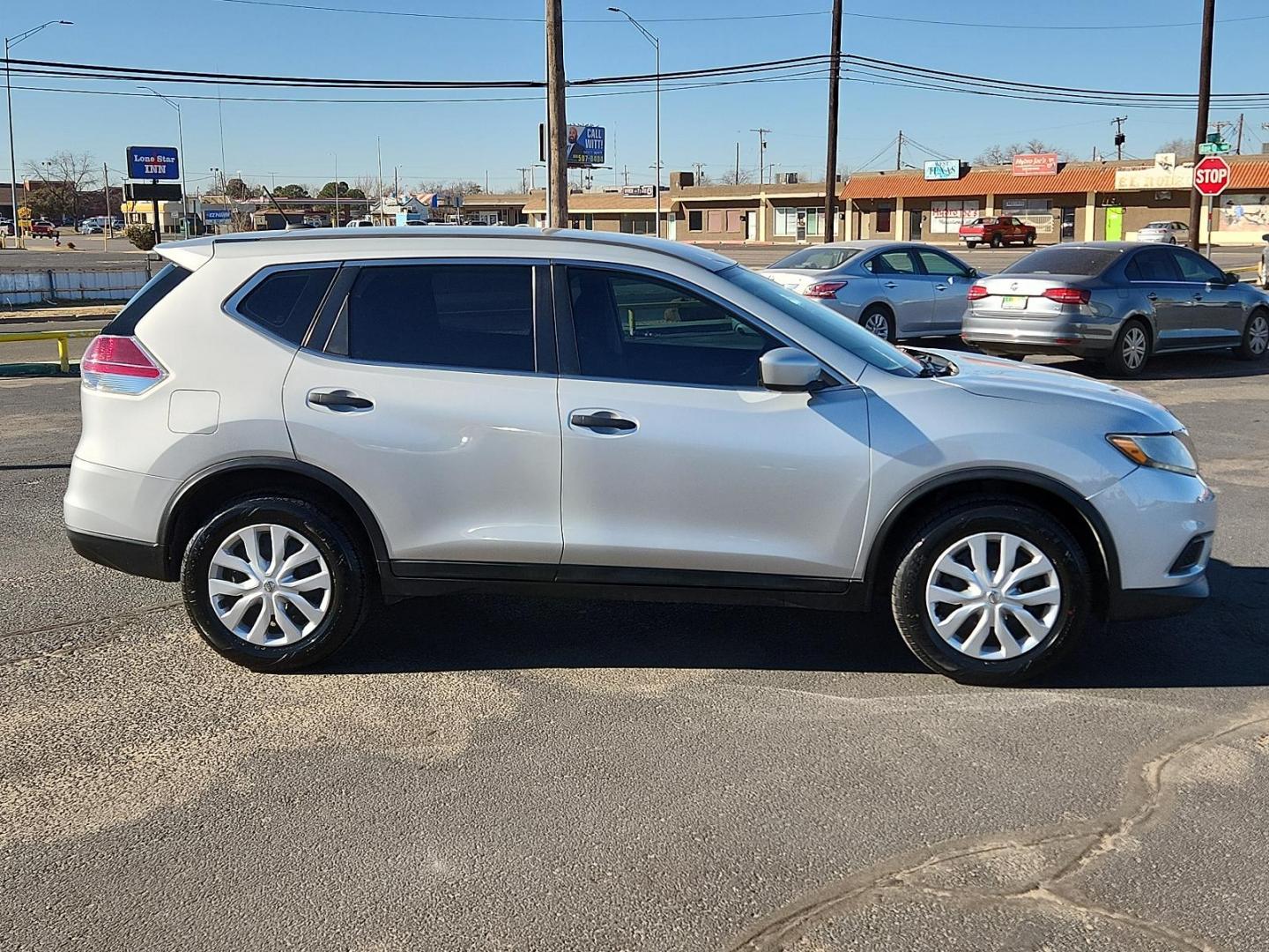 2016 SILVER Nissan Rogue S (5N1AT2MT5GC) with an Engine: 2.5L DOHC 16-Valve I4 -inc: ECO mode engine, located at 4711 Ave Q, Lubbock, TX, 79412, (806) 687-2362, 33.551304, -101.855293 - Photo#4