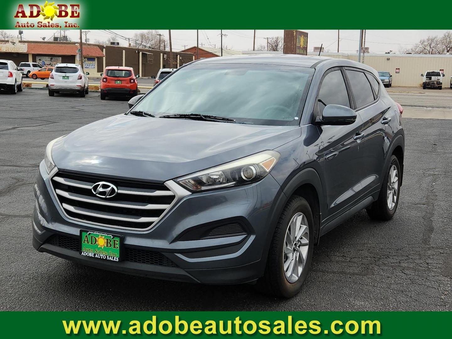 2017 Coliseum Gray Hyundai Tucson SE (KM8J23A44HU) with an Engine: 2.0L DOHC 16V I4 w/CVVT MPI engine, located at 4711 Ave Q, Lubbock, TX, 79412, (806) 687-2362, 33.551304, -101.855293 - Photo#0