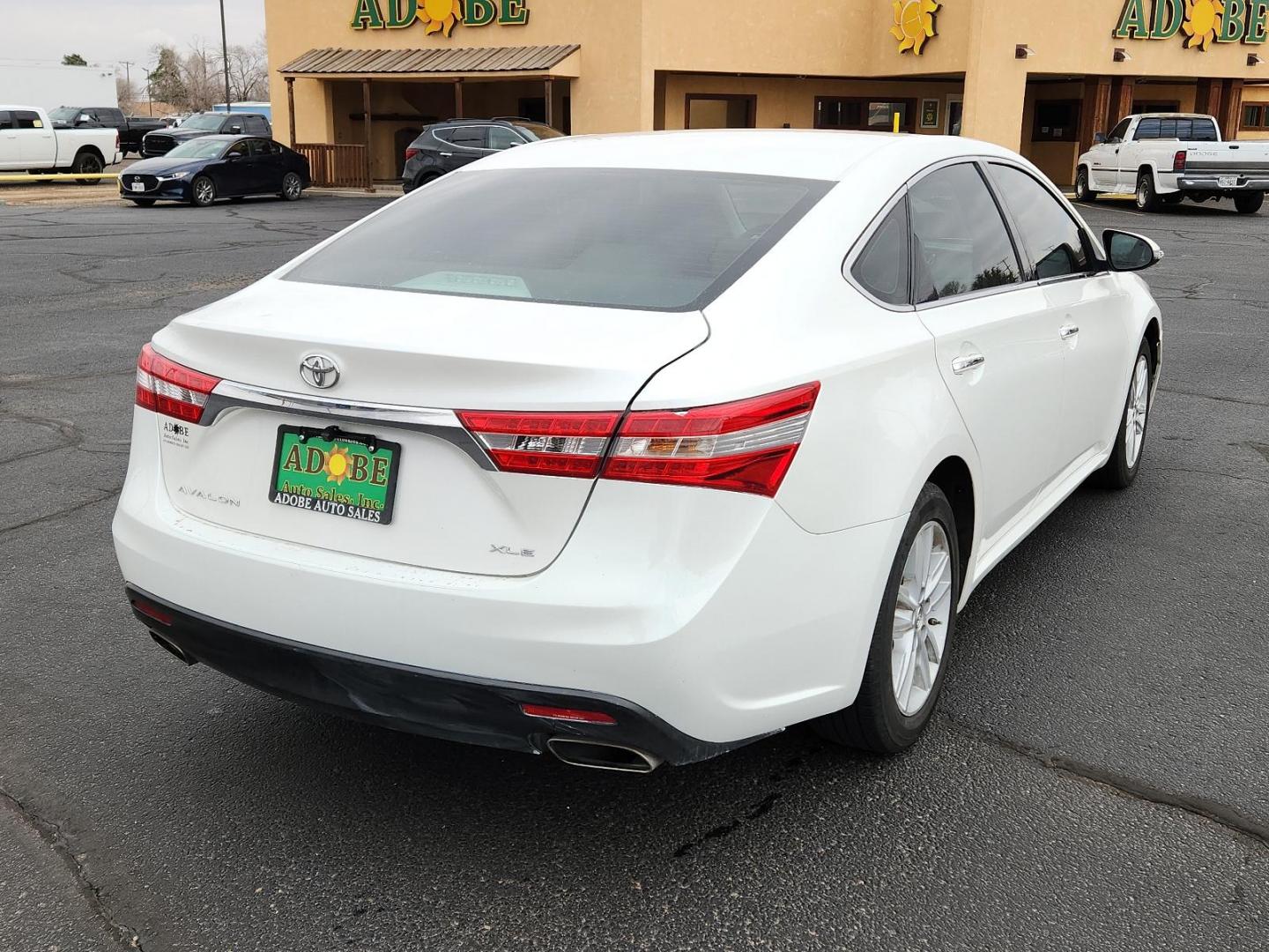 2013 Blizzard Pearl Toyota Avalon XLE (4T1BK1EB8DU) with an 3.5L DOHC EFI 24-valve V6 engine engine, located at 4711 Ave Q, Lubbock, TX, 79412, (806) 687-2362, 33.551304, -101.855293 - Photo#3