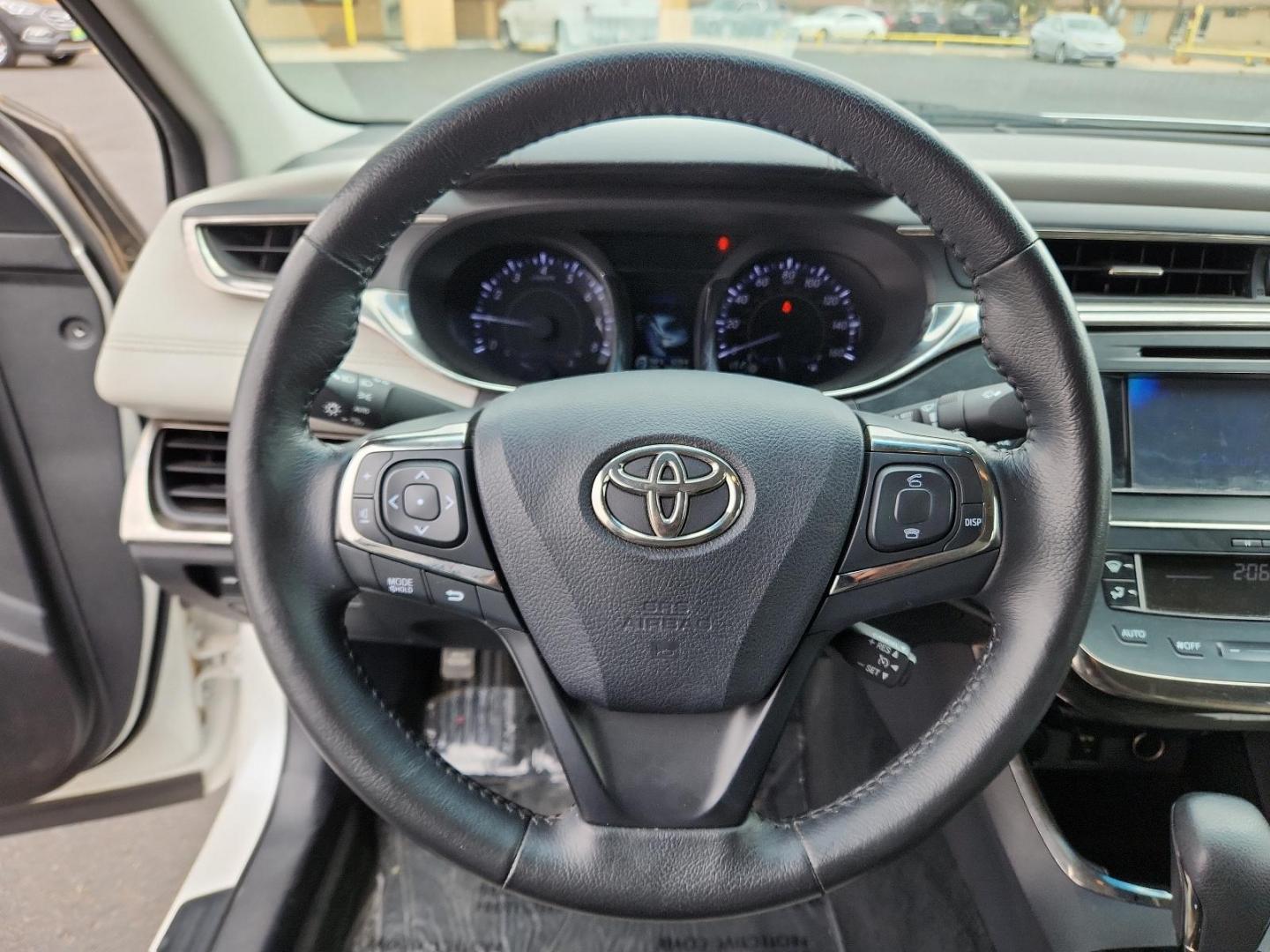 2013 Blizzard Pearl Toyota Avalon XLE (4T1BK1EB8DU) with an 3.5L DOHC EFI 24-valve V6 engine engine, located at 4711 Ave Q, Lubbock, TX, 79412, (806) 687-2362, 33.551304, -101.855293 - Photo#16